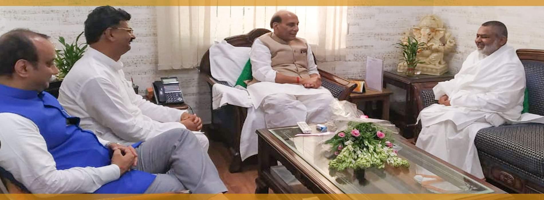 Brahmachari Girish Ji has visited Honourable Shri Rajnath Singh Ji and greeted him for his victory and grand victory of BJP and NDA.	
